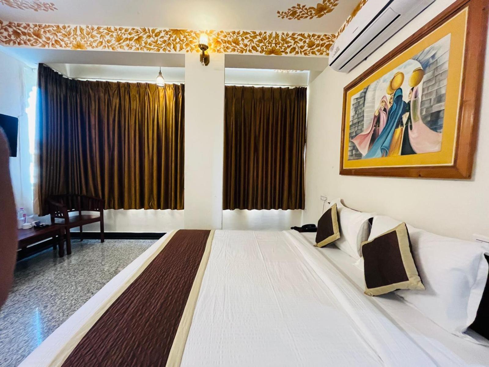เทียร์ธ พาเลซ Hotel พุชการ์ ภายนอก รูปภาพ