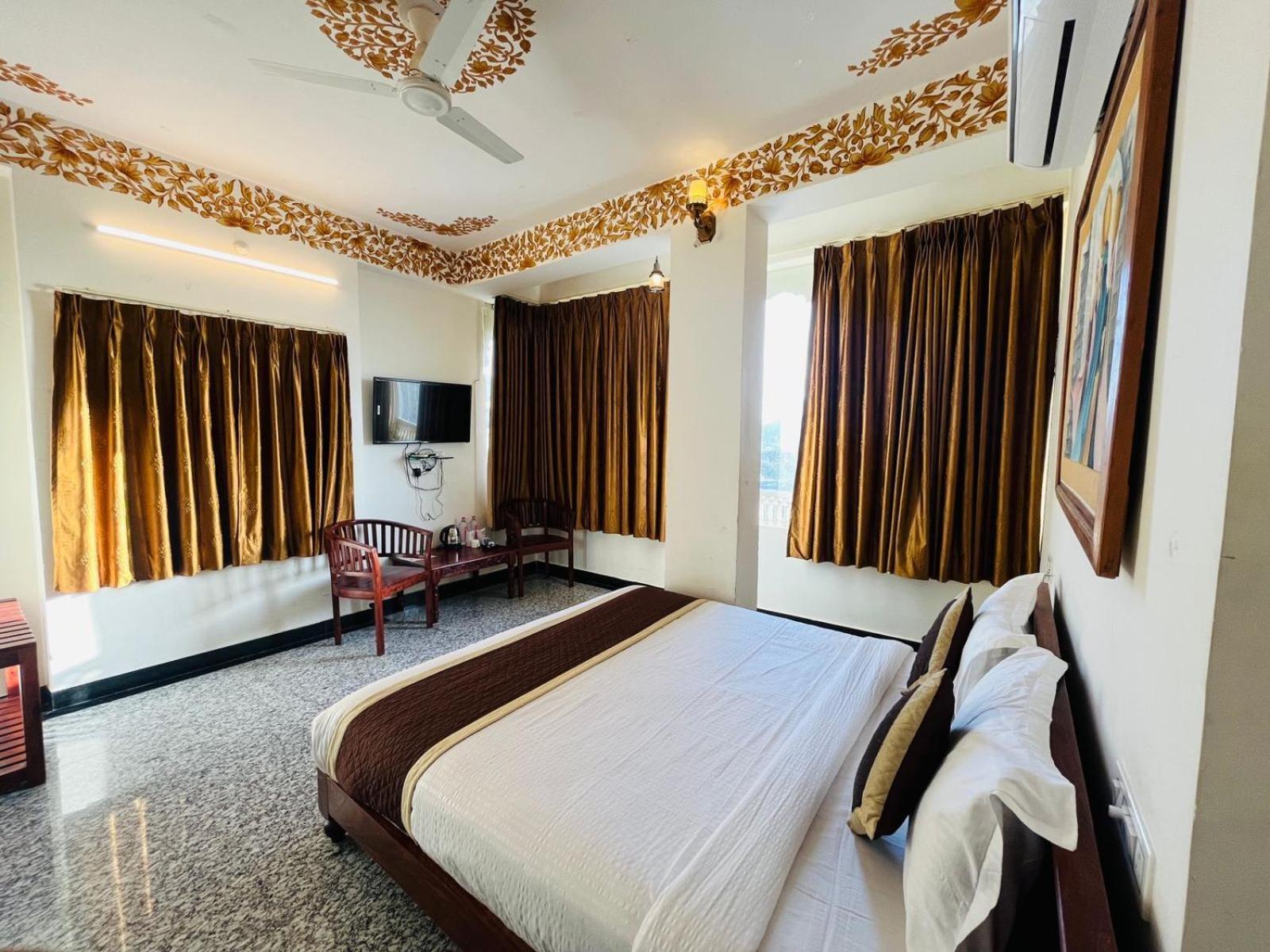เทียร์ธ พาเลซ Hotel พุชการ์ ภายนอก รูปภาพ