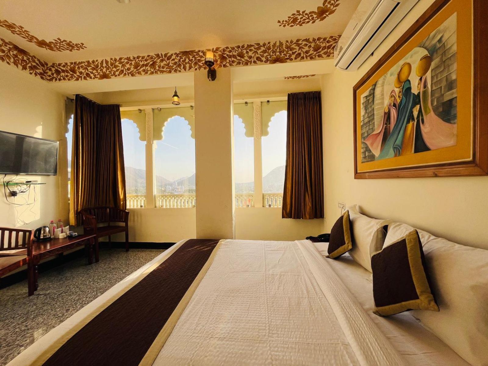 เทียร์ธ พาเลซ Hotel พุชการ์ ภายนอก รูปภาพ