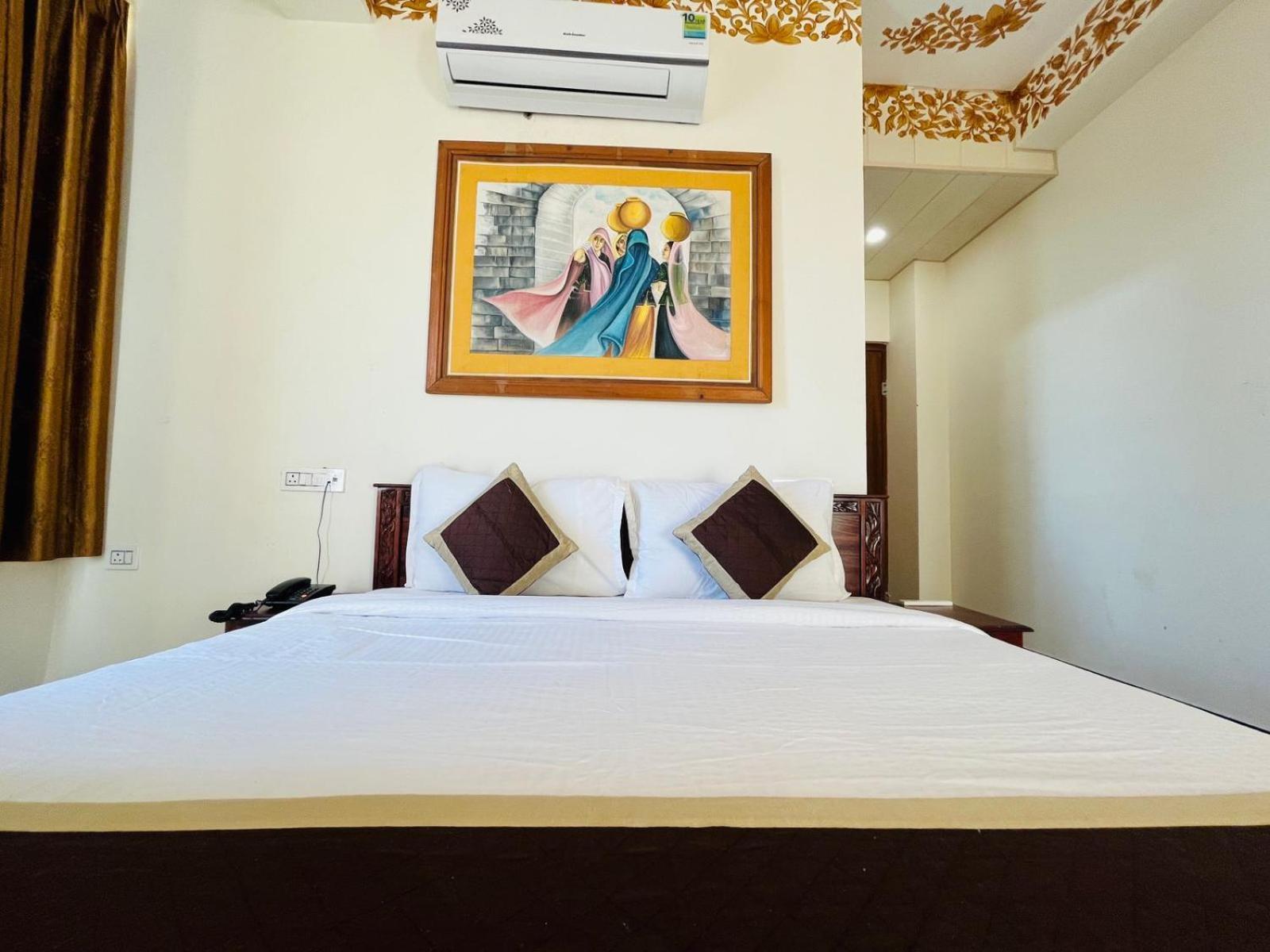 เทียร์ธ พาเลซ Hotel พุชการ์ ภายนอก รูปภาพ