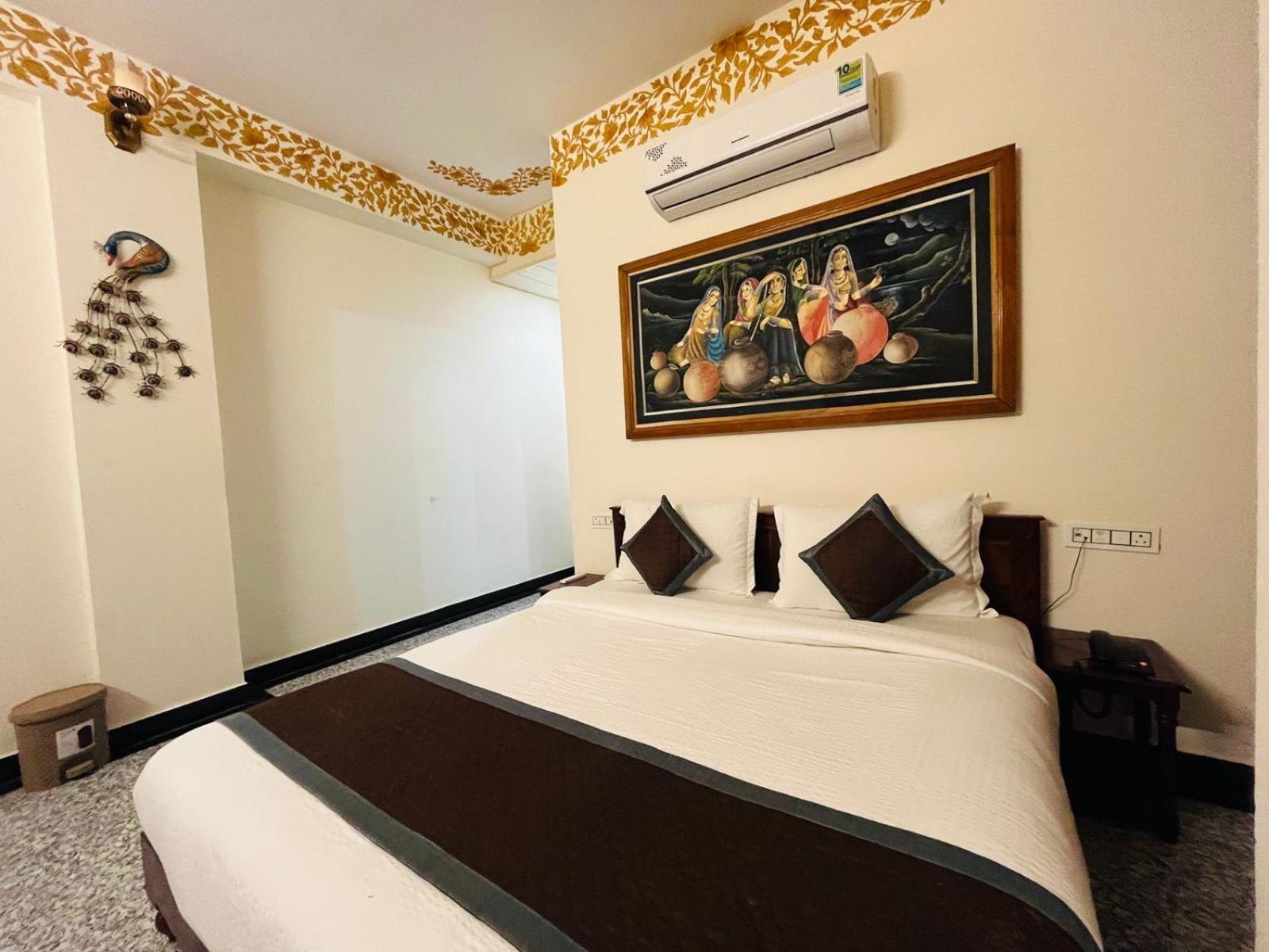 เทียร์ธ พาเลซ Hotel พุชการ์ ภายนอก รูปภาพ