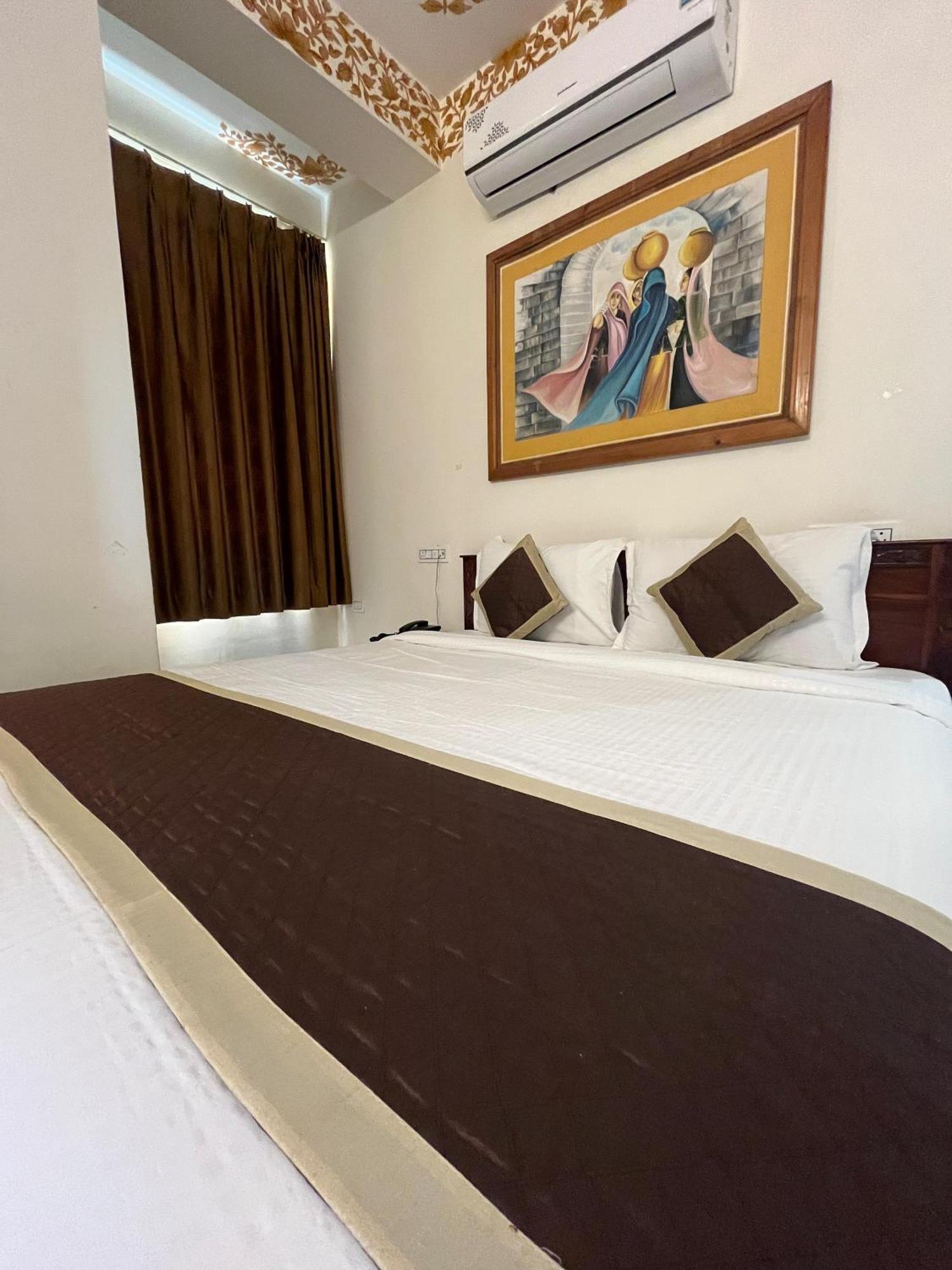 เทียร์ธ พาเลซ Hotel พุชการ์ ภายนอก รูปภาพ