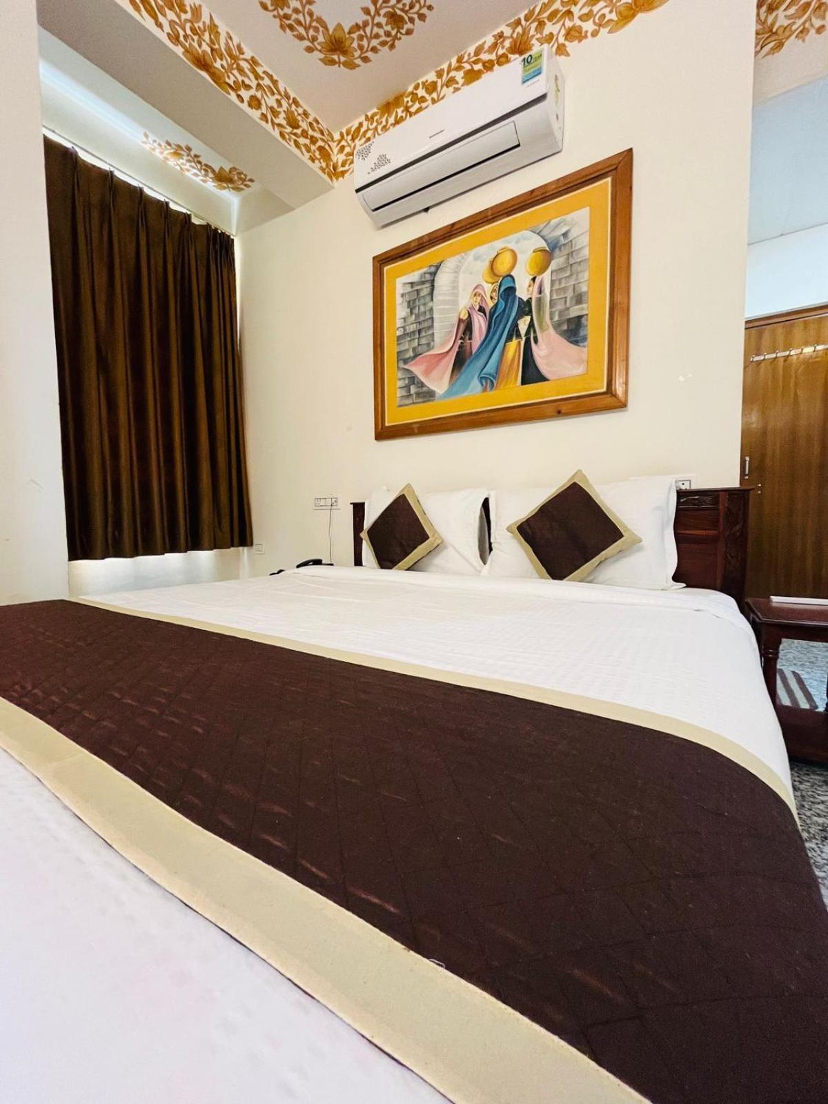 เทียร์ธ พาเลซ Hotel พุชการ์ ภายนอก รูปภาพ