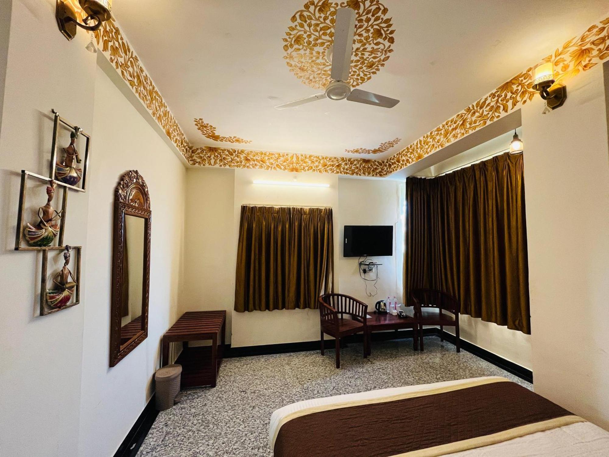 เทียร์ธ พาเลซ Hotel พุชการ์ ภายนอก รูปภาพ